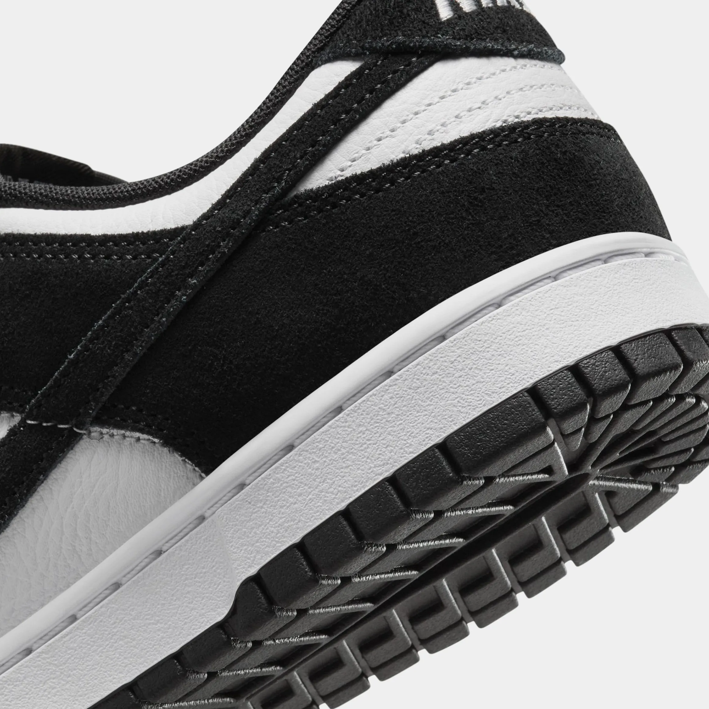 Dunk Low Retro SE Suede Mens Lifestyle Shoes (Black/White)