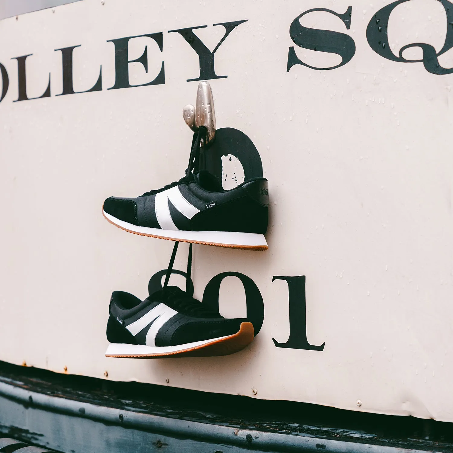 Unisex Kizik Milan Black/White